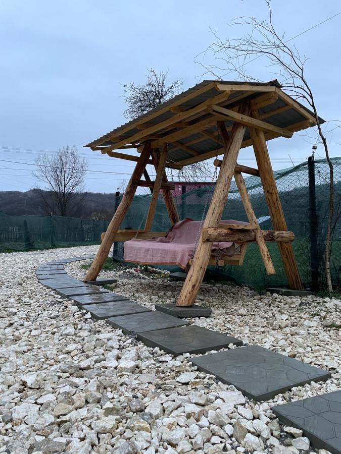 הוילה Căpăţîneni-Ungureni Casa Lupilor Transfagarasan מראה חיצוני תמונה